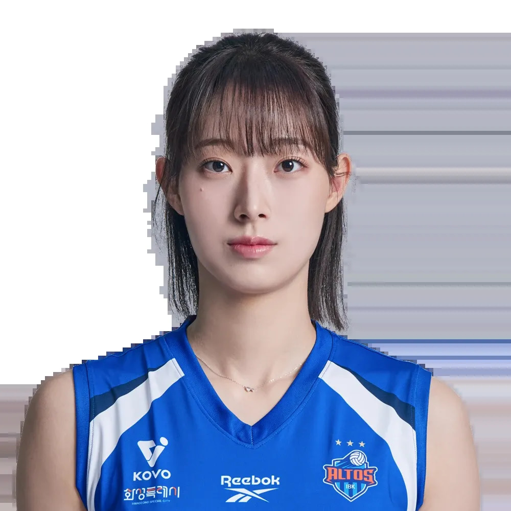 파란색 배구 유니폼을 입은 인물의 사진